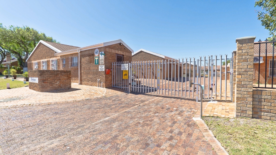 3 Bedroom Property for Sale in Welgelegen 3 Western Cape